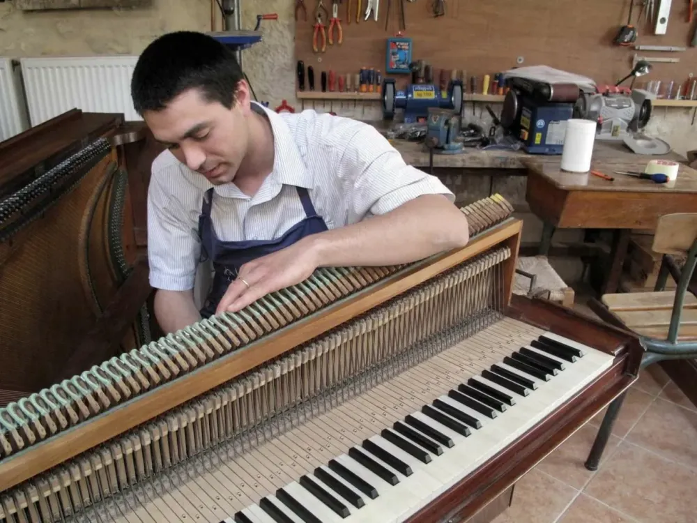 Réglage mécanique du piano droiwebp