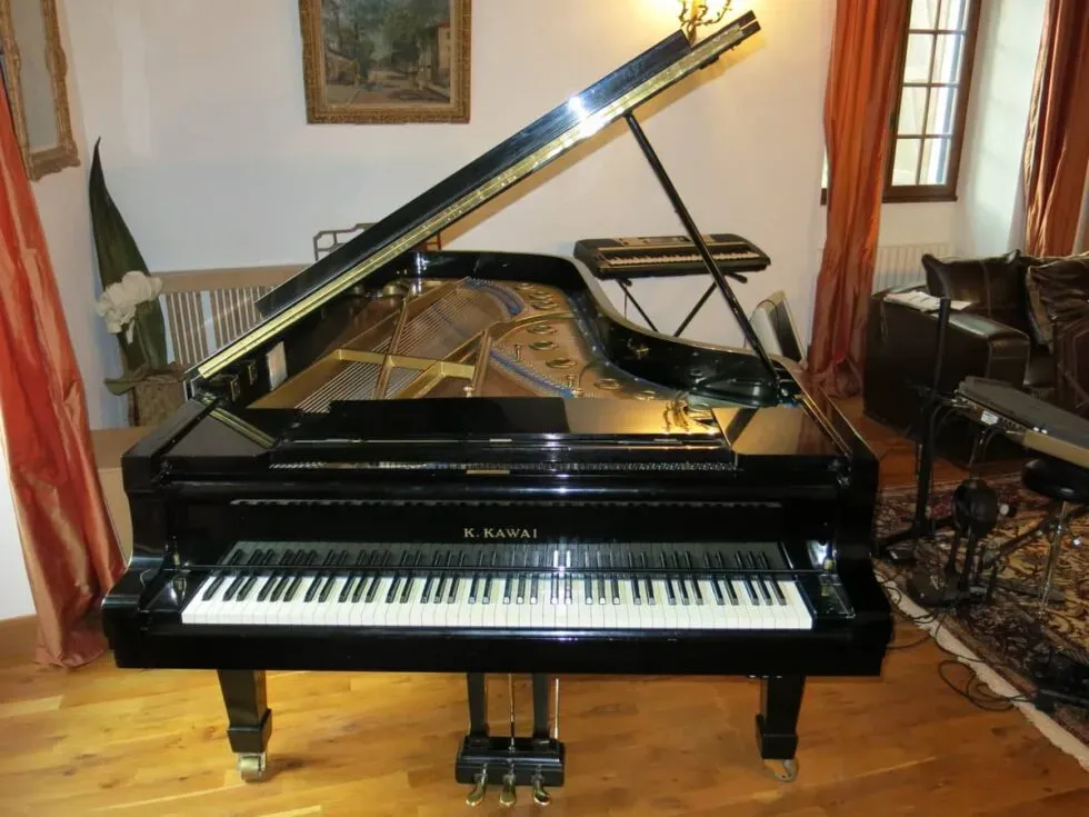 Piano de concert Kawaï KG8webp