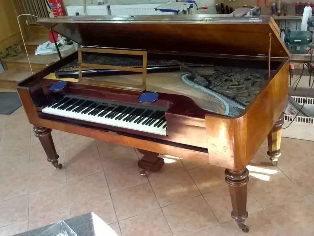 Piano carré Kaim & Gunther du Musée Tourgueniewebp